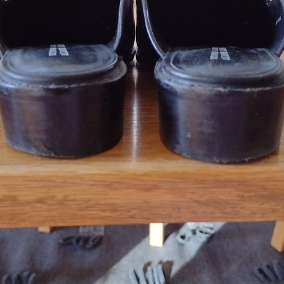 Loafer/mules by design lab. Black leather, slight wear on heels as shown - Picture 3 of 4